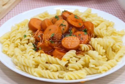 Томатный соус с сосисками