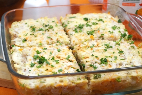 Запеканка с рисом, фаршем и кабачками