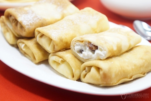 Блины фаршированные творогом и изюмом