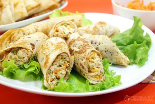 Блины с курицей и морковью по-корейски