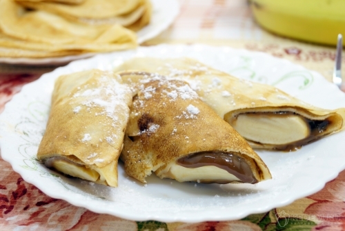 Блины с вареной сгущенкой и бананом
