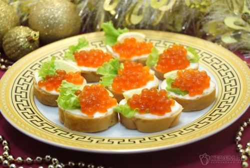 Бутерброды с красной икрой и сыром