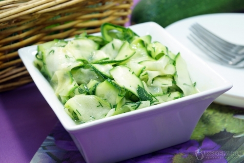 Быстрые маринованные кабачки