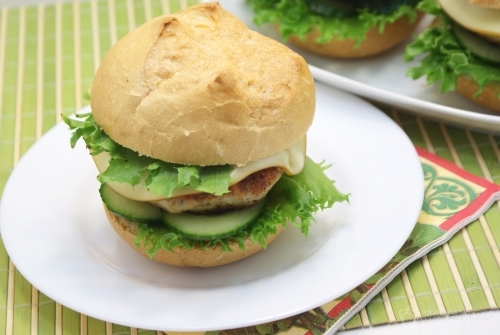 Домашние гамбургеры с куриной котлетой