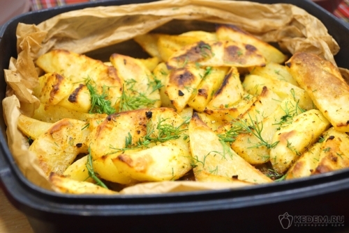 Картофель дольками в духовке со специями