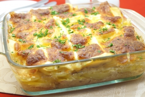 Картофельная запеканка с куриным фаршем в духовке