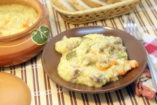 Кукурузная каша с мясом по-деревенски
