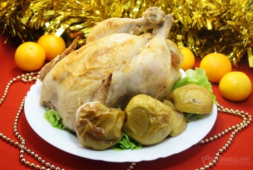 Курица с яблоками в духовке