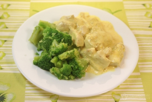 Курица в сливочном соусе с брокколи