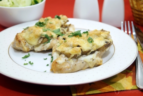 Куриное филе с грибами в духовке