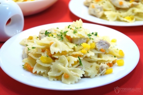 Макароны с курицей