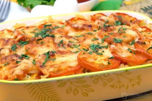 Макароны с помидорами и сыром в духовке