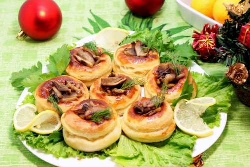 Новогодние волованчики с грибами