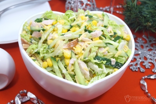 Новогодний салат с копченым куриным филе Любовь снегурочки