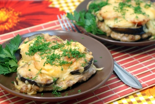 Отбивные с баклажаном и сыром