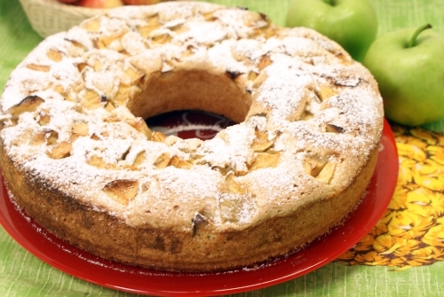 Заливной пирог с яблоками в духовке