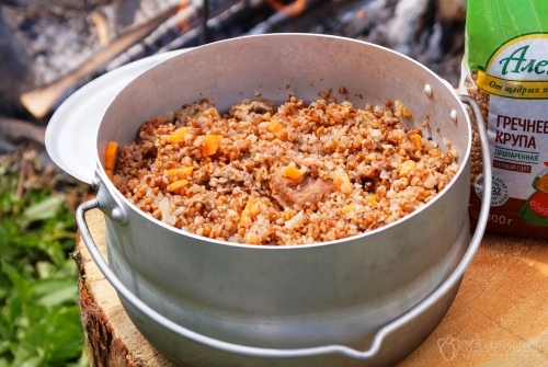 Походная гречневая каша с тушенкой