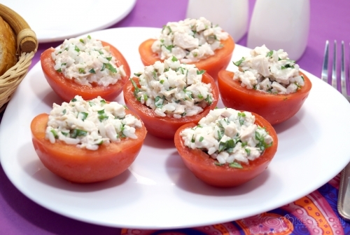 Помидоры фаршированные курицей