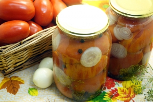 Помидоры с луком на зиму в литровых банках