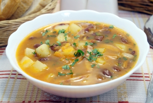 Простой вкусный суп из фасоли