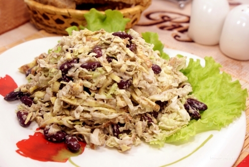 Салат из пекинской капусты с фасолью