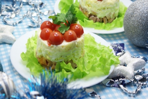 Салат с копчёной курицей Красивый
