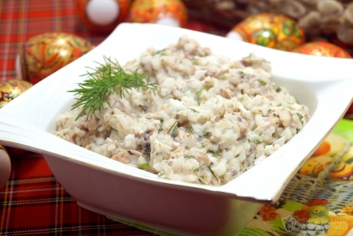 Салат с сайрой и рисом Чайка