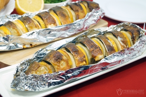 Скумбрия, запеченная в фольге в духовке с лимоном