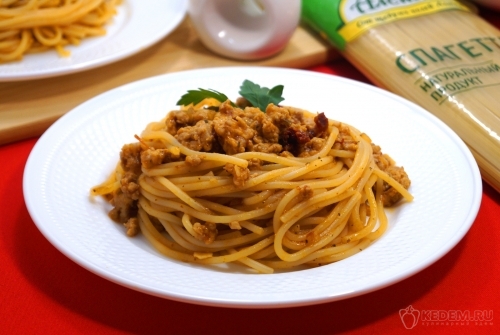 Спагетти с фаршем в томатном соусе