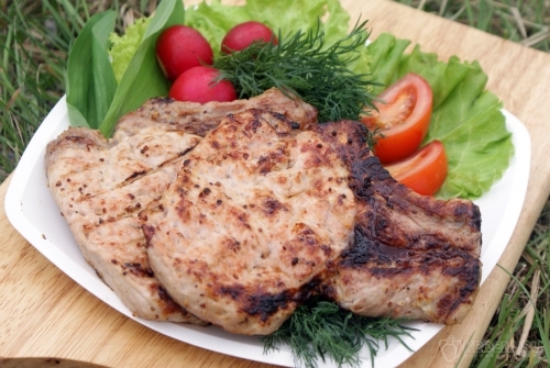 Стейки из свинины на гриле