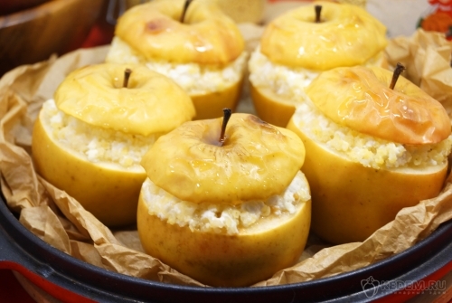 Запеченные яблоки с пшеном и творогом