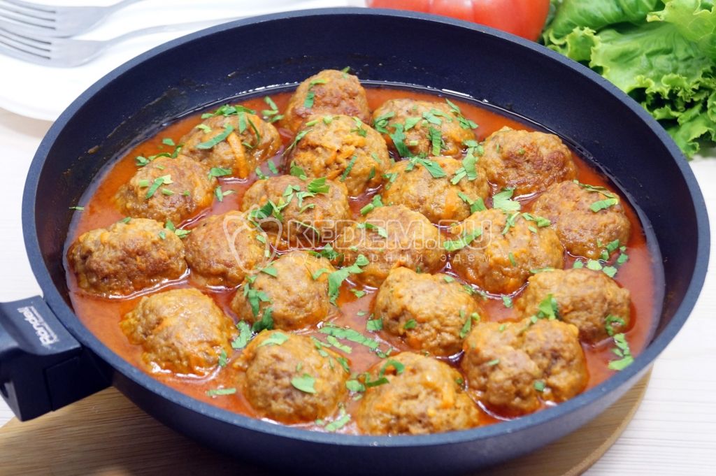 Фрикадельки из мясного фарша на сковороде