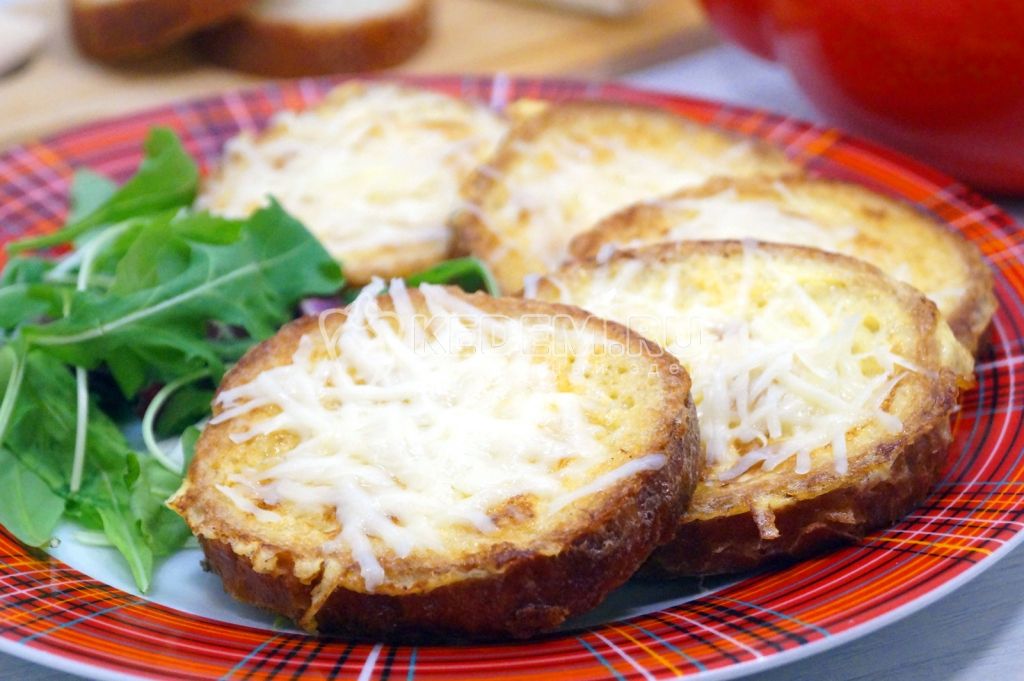 Гренки на завтрак с сыром