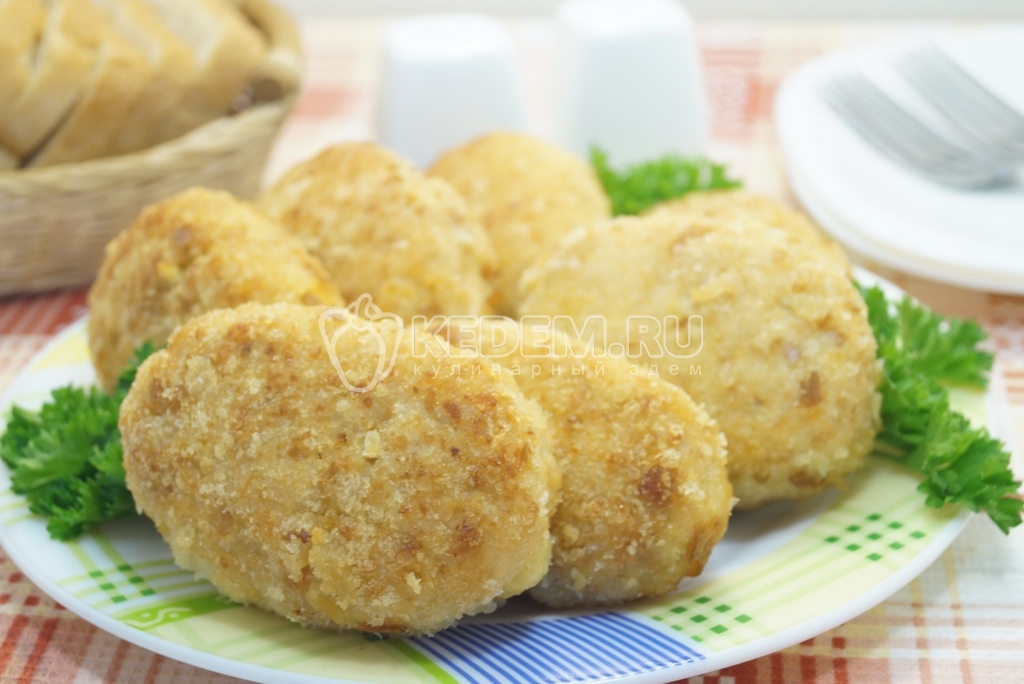 Котлеты из куриного филе с сыром на сковороде