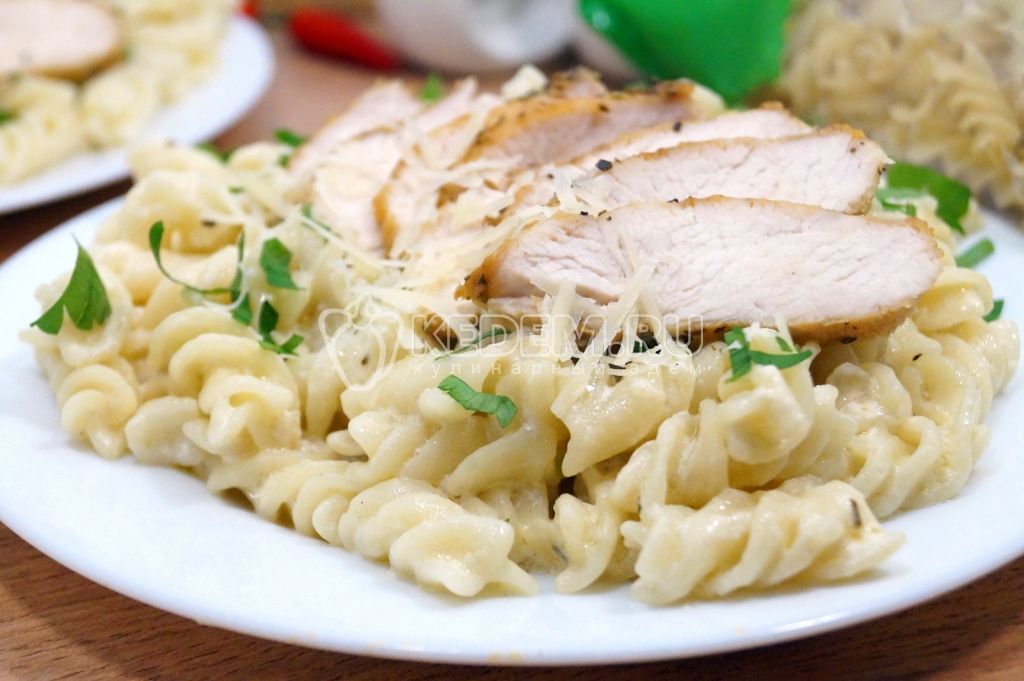 Макароны Альфредо с курицей