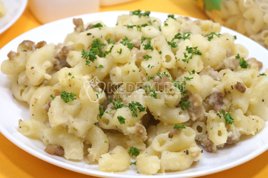Макароны с фаршем и соусом бешамель