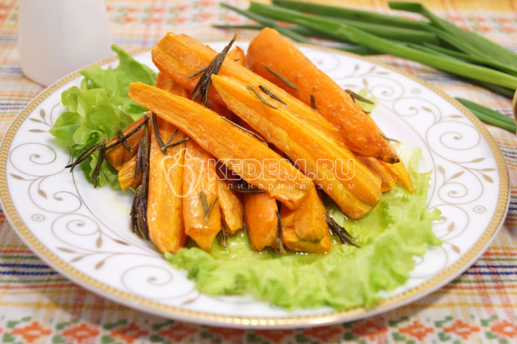 Морковь запеченная с розмарином