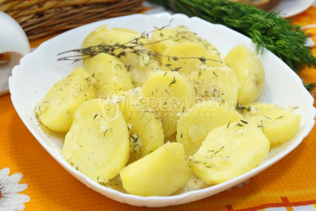 Отварной картофель с чесноком