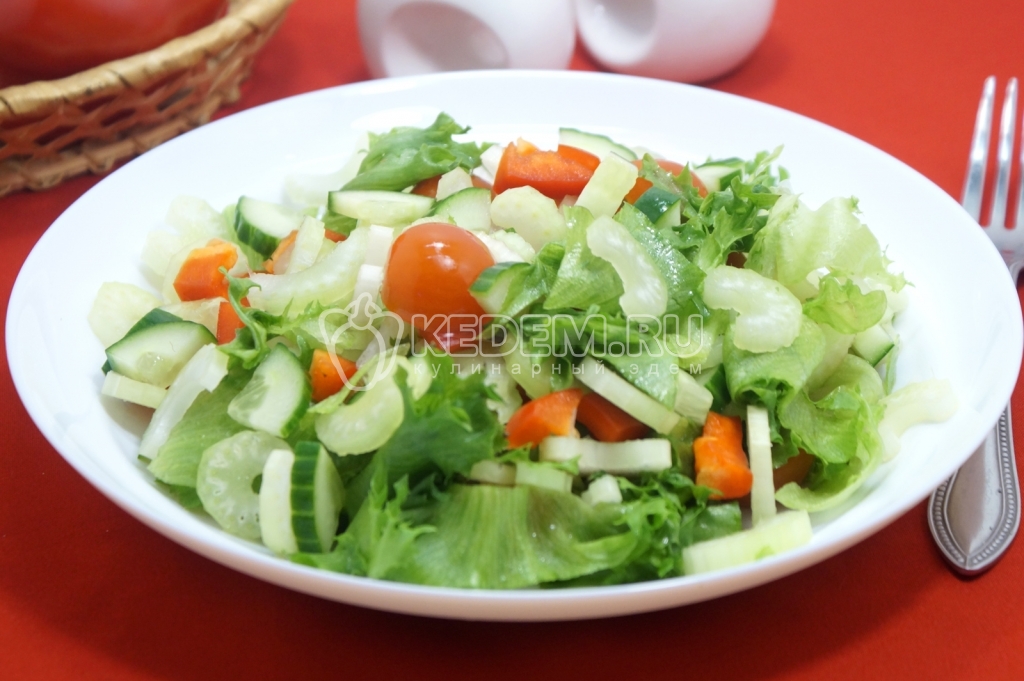 Овощной салат с сельдереем