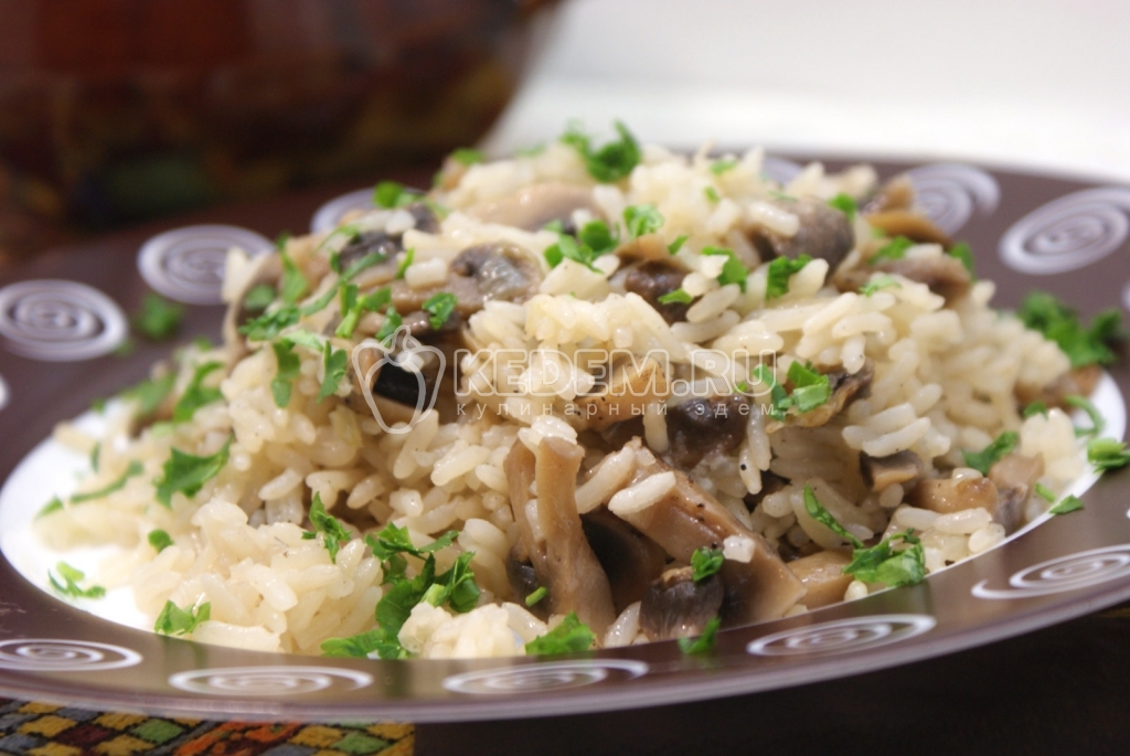 Рис с грибами в горшочке