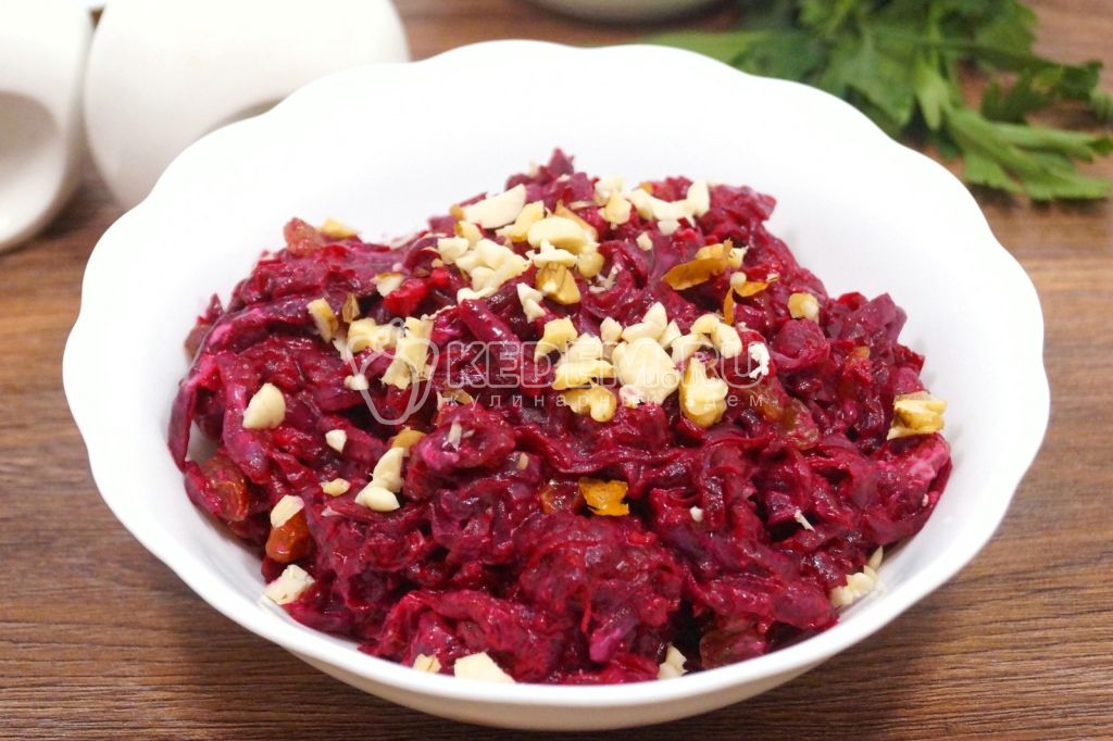 Салат из свёклы с изюмом