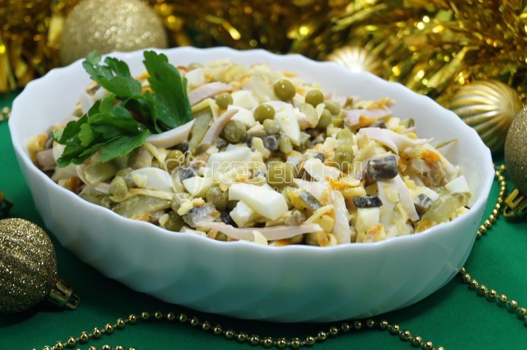 Салат с кальмарами «Новогодние традиции»