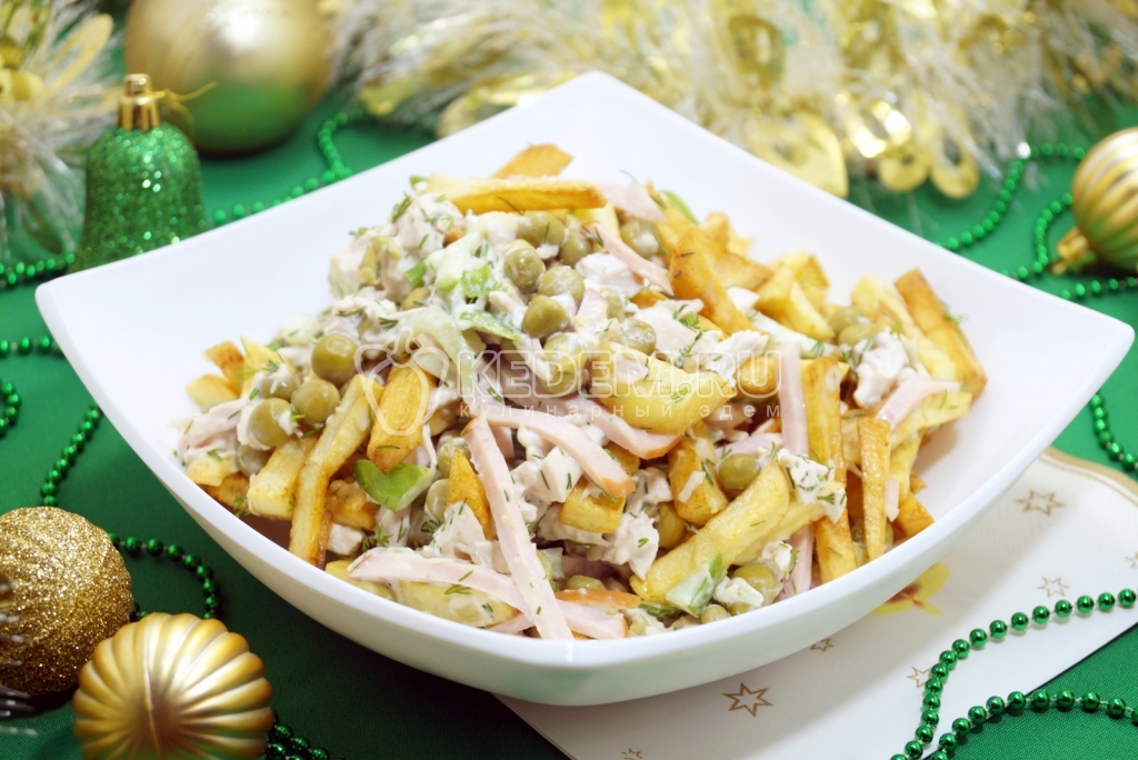Салат с картофелем фри Новогодние мотивы