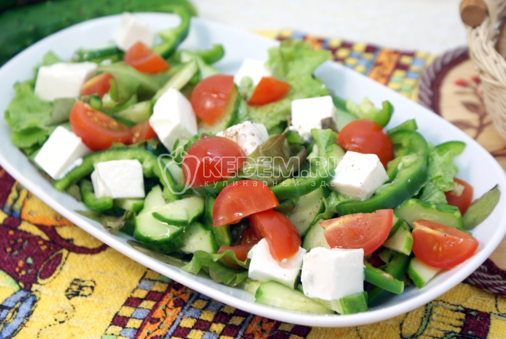 Салат с сыром Фета и овощами