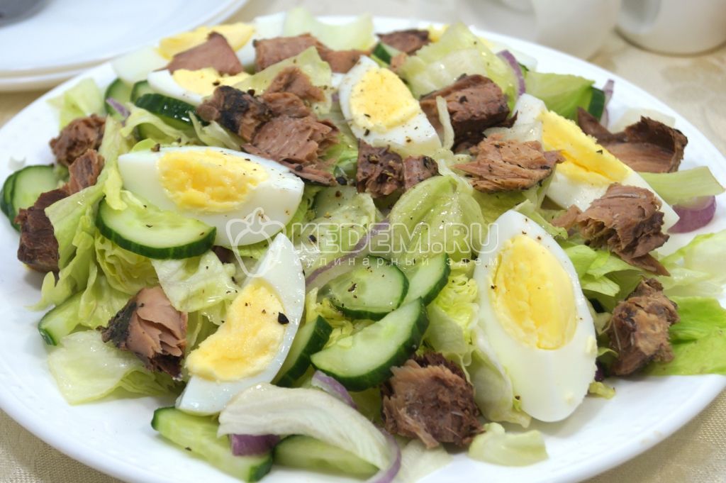 Салат с тунцом и яйцом