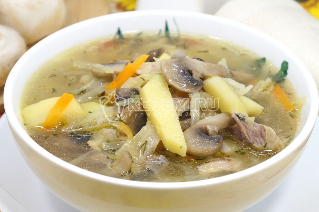 Щи с капустой и шампиньонами