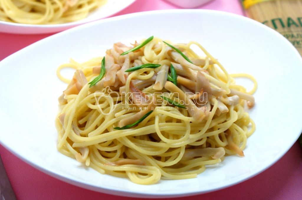 Спагетти с кальмарами в сливочном соусе