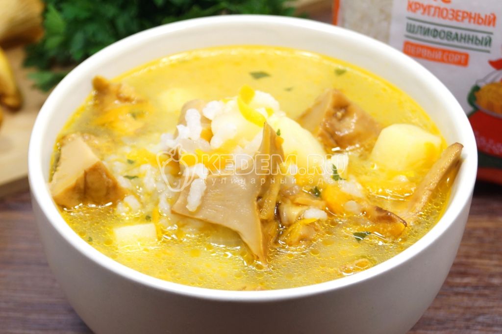 Суп с лисичками и рисом