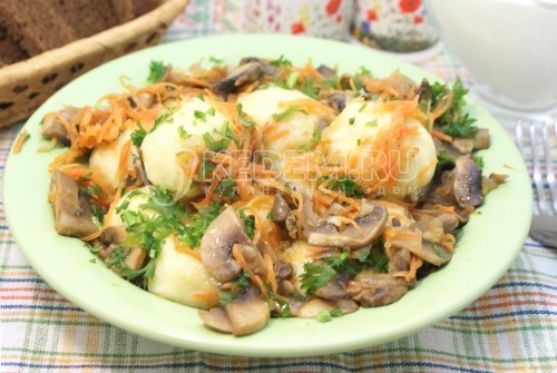 Рецепт Картофельные колобки с зажаркой из грибов