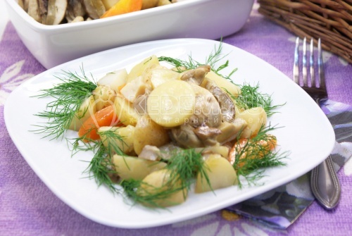Рецепт Тушеная курица с картофелем и грибами